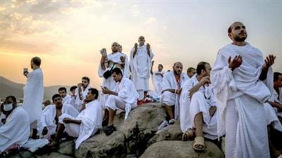 أدعية عرفات تضيء تويتر.. ومغردون: اللهم اختمه لنا بمغفرتك