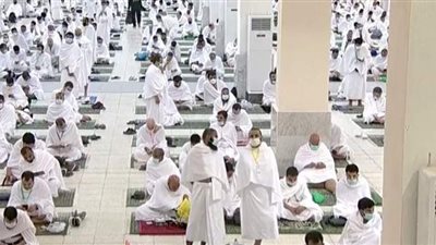 حجاج بيت الله الحرام يقفون بعرفة | بث مباشر