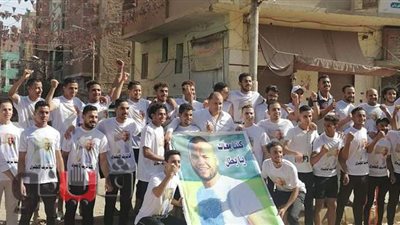 بث مباشر | «بنحبك يا إنجليزي».. أصدقاء لاعب ملوي يستقبلونه بلافتات دعم