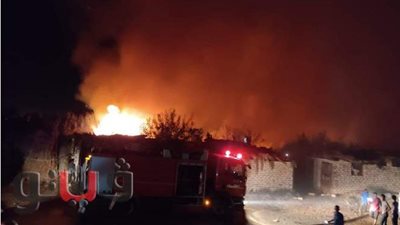 الحماية المدنية تدفع بـ4 سيارات إطفاء لإخماد حريق في إهناسيا ببني سويف