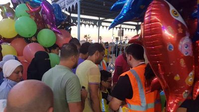 شباب مطروح يوزعون الكمامات والكحول مجانا على المصلين بالمساجد | فيديو