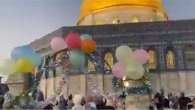 الأقصى يتزين بالبالون وتوزيع الحلوى استقبالا لعيد الأضحى | فيديو