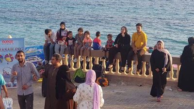 من الصلاة للكورنيش.. احتفال المواطنين بعيد الأضحى بمطروح | صور