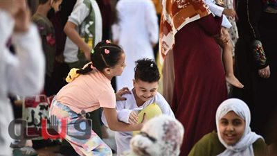 الأطفال في صلاة العيد.. نوم وشقاوة وفرحة بالبالونات | صور
