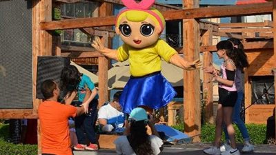 شخصيات كرتونية تراقص أطفال بورسعيد في أول أيام عيد الأضحي | صور