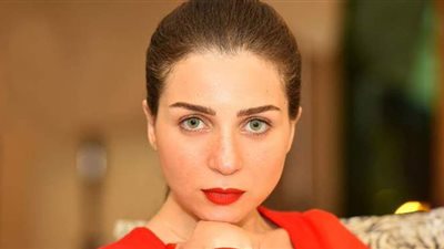 مي عز الدين توجه رسالة مؤثرة لـ ياسمين عبد العزيز في عيد الأضحى