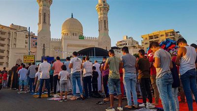 10 صور ترصد بهجة عيد الأضحى بين المصطافين والأهالي بمطروح