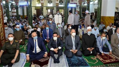 محافظ أسيوط يقدم التهنئة للأهالي ويناشدهم تطبيق الإجراءات الاحترازية | فيديو وصور