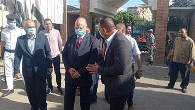 مخالفا إجراءات كورونا.. خطوة غير متوقعة لمحافظ القاهرة بالحديقة الدولية | فيديو