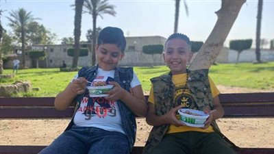 الكشري.. وجبة الأطفال في عيد اللحمة بحديقة الفسطاط | صور