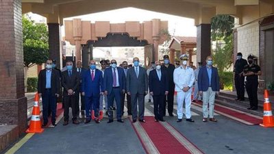 المحافظون في أول أيام العيد.. عبدالعال يزور دار أيتام ويوزع اللحوم.. الغضبان يقدم التهاني لرجال الشرطة.. ومحافظ قنا في خطوبة فتاة يتيمة