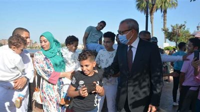 استمرار توافد المواطنين على حدائق القناطر وبنها احتفالا بالعيد | صور