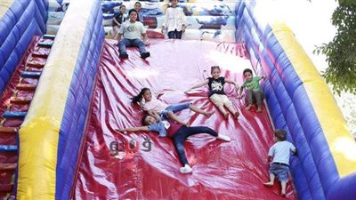 إقبال متوسط على ملاهي حديقة الفسطاط في أول أيام العيد | صور
