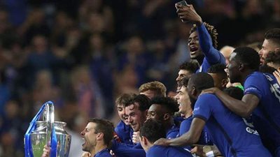 تشيلسي يحتفل بلقب دوري أبطال أوروبا خلال مباراة توتنهام