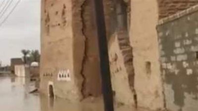 تدمير هائل.. مشاهد صادمة لسيول تجرف متحفا أثريا بالسعودية | فيديو