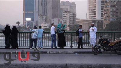 غلق كوبري قصر النيل أمام المارة لمنع التجمعات في أول أيام عيد الأضحى | فيديو