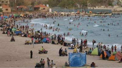 شواطئ عدن تفتح ذراعيها للزائرين خلال إجازة العيد