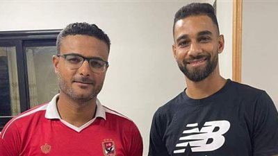 السولية يهدي أهالي قريته بالدقهلية تيشرتات «جمهورنا رقم واحد» | صور