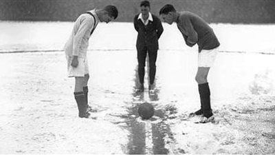عمرها 160 عاما وبخط اليد.. بيع أول نسخة من كتاب قوانين كرة القدم بسعر خيالي | صورة