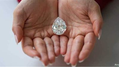 عملية معقدة ومخطط لها.. عجوز تسرق ألماسا بملايين الدولارات بطريقة هوليوودية