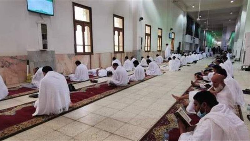 الحجاج يتوافدون الي