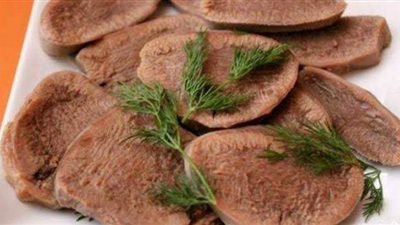 طريقة تنظيف اللسان وطهيه