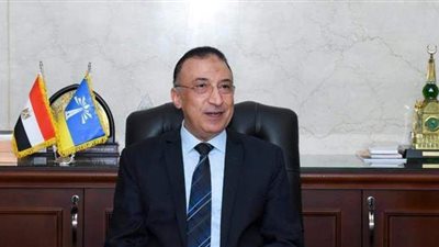 محافظ الإسكندرية: توفير صندوق حديدي لذوي الهمم بالشواطئ لنزول البحر