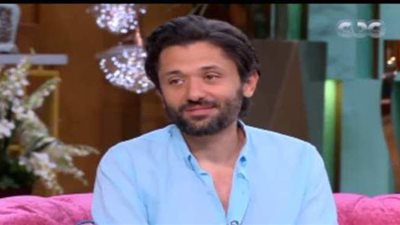 أبويا كلمني بعد وفاته.. كريم عبد العزيز يروي موقفا غريبا حدث له وتحول لمشهد في فيلم