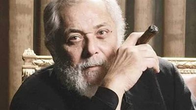 كريم محمود عبد العزيز: قصة كفاح والدي غير طبيعية وأكبر من السوبر هيرو | فيديو