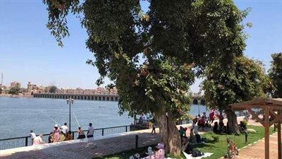 إقبال متزايد على حدائق الشرق بالقناطر في ثالث أيام العيد | صور