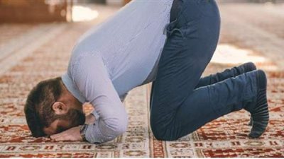 تعرف على حكم سجود الشكر وآراء الفقهاء فيه