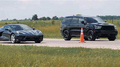 فوز هينيسي دودج دورانجو هيلكات على كورفيت C8 في سباق السحب