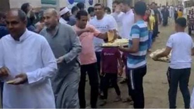 عادة الأجداد في الأعياد.. 3 صور ترصد لم شمل أهالي طنبول بالدقهلية