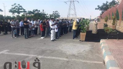 لحظة تشييع جثمان كامل البيطار لدفنه بمقابر الأسرة .. فيديو وصور