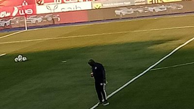 موسيماني بتفقد أرضية ملعب السلام قبل خوض مباراة البنك الأهلي