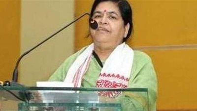 وزيرة السياحة الهندية تشترط دفع الأموال لمن يرغب التقاط السيلفي برفقتها