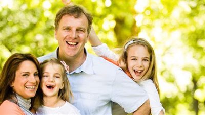 للمرأة العاملة.. الإجازة فرصة للتقرب إلى زوجك وأبنائك