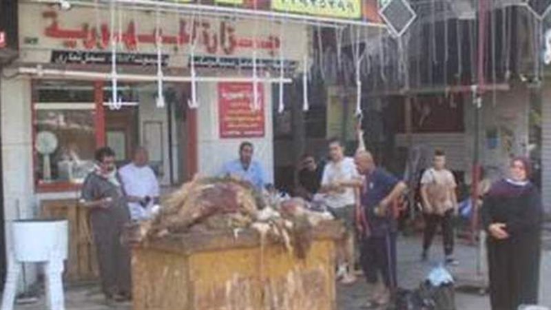 صناديق قمامة أمام