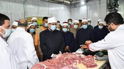وزير الأوقاف يتفقد تجهيز لحوم الأضاحي بمجزر البساتين