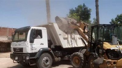 شن حملات للنظافة ورفع الإشغالات بأسيوط | صور