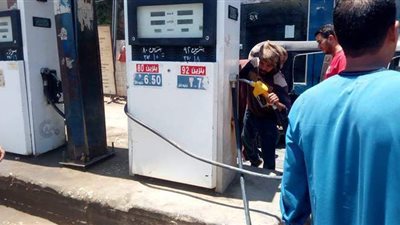 حملات مكثفة على محطات الوقود ومواقف السرفيس بأسيوط | صور