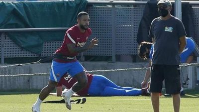 ديباي يشارك في تدريبات برشلونة للمرة الأولى