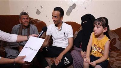 تعرف على هدية السيسي لمجند التقاه فى العلمين