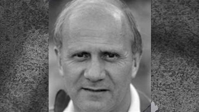 اتحاد الكرة ينعي مايك سميث مدرب الفراعنة بالثمانينات | صور