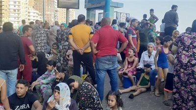 ازدحام شواطئ الإسكندرية بالمصطافين في رابع أيام عيد الأضحى | صور