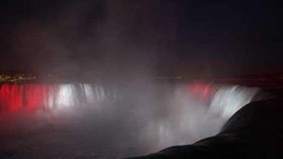 إضاءة شلالات نياجرا بألوان العلم المصري احتفالا بثورة يوليو