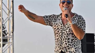 عمرو دياب يحتفل بـ 