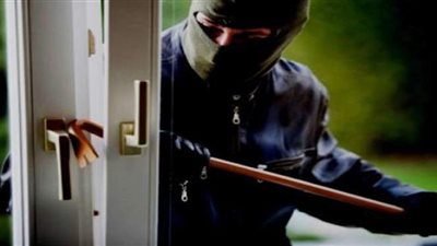 مجهولون يسرقون مشغولات ذهبية وأموال من شقة طبيبة بالعجوزة