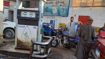 محافظ أسيوط لـ سائقي الميكروباص: لا زيادة في الأجرة.. ورقابة مشددة على المواقف