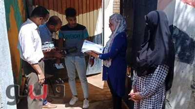 محافظ بني سويف يراجع الالتزام بإجراءات كورونا بلجان الفيزياء للثانوية العامة